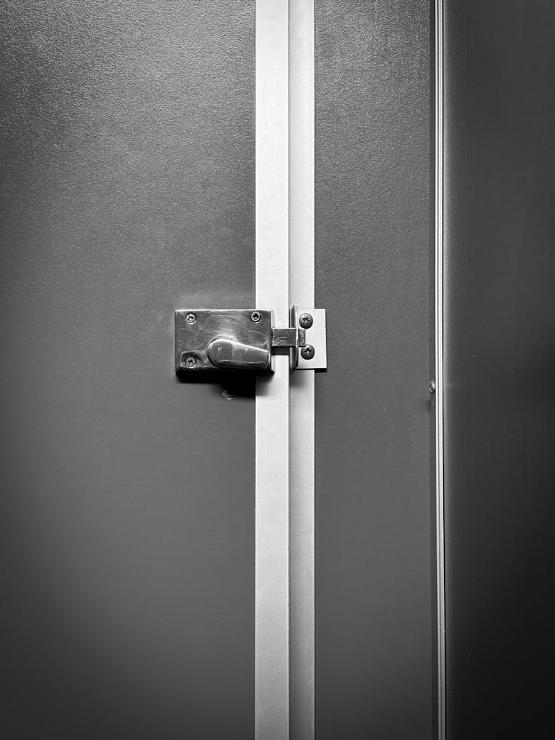 Commercial locksmith service